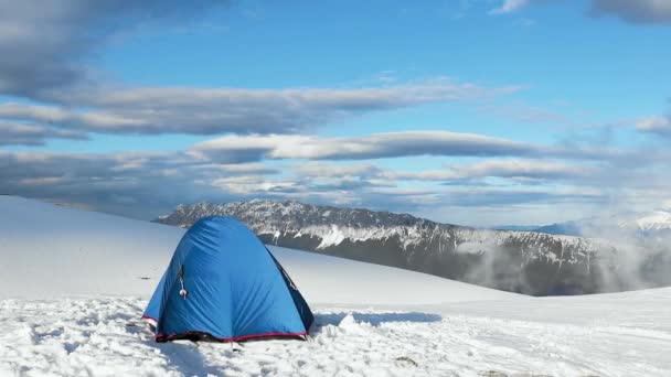 Tenda Blu Montagna Alta Quota Durante Inverno — Video Stock