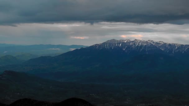 Incredibile Paesaggio Montano Con Raggi Sole Nuvole Dalla Cima — Video Stock