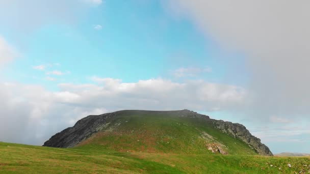 Incredibile Lasso Tempo Montagna Con Raggi Del Sole Che Passano — Video Stock