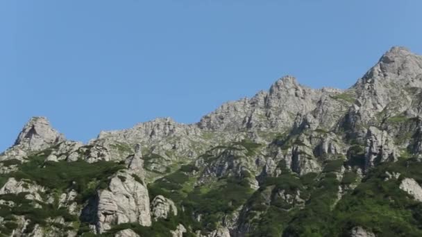 Prachtig Rotsachtig Berglandschap Zomer Vanaf Grote Hoogte — Stockvideo