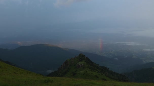 Impresionante Arco Iris Alta Montaña Después Lluvia Verano — Vídeo de stock