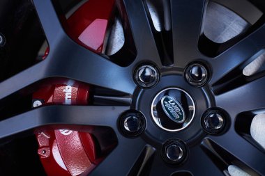 Kırmızı fren ayarlı Range Rover alaşım tekerleği
