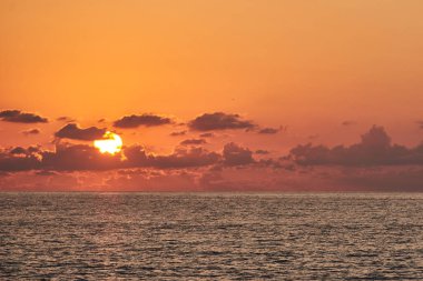 Hindistan 'da, Goa' da, bulutlu gün batımı