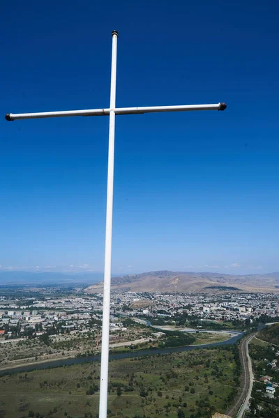 Gürcistan, Gori, Ortodoks haçı ve mavi gökyüzü