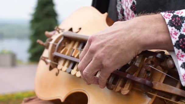 Instrumento musical tradicional ucraniano Roda Lira — Vídeo de Stock