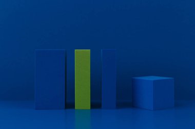 Koyu mavi arkaplana karşı mavi ve yeşil geometrik şekilli soyut duotone arkaplan şablonu