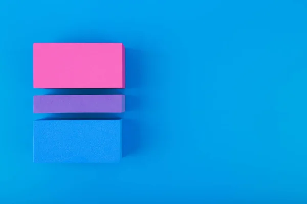 Flat Lay Com Bandeira Orgulho Bissexual Feita Blocos Coloridos Fundo — Fotografia de Stock