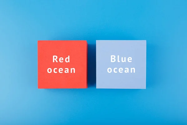 Marketing Oceano Rosso Blu Oceano Concetto Strategia Aziendale Posa Piatta — Foto Stock