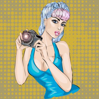 Pin-up seksi kadın kamerayla resim çekme