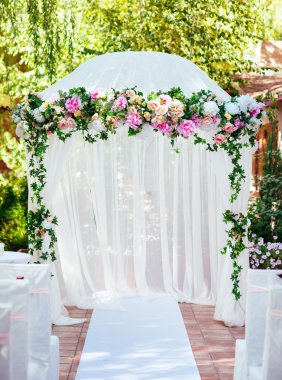 Arch düğün. Güzel düğün töreni.