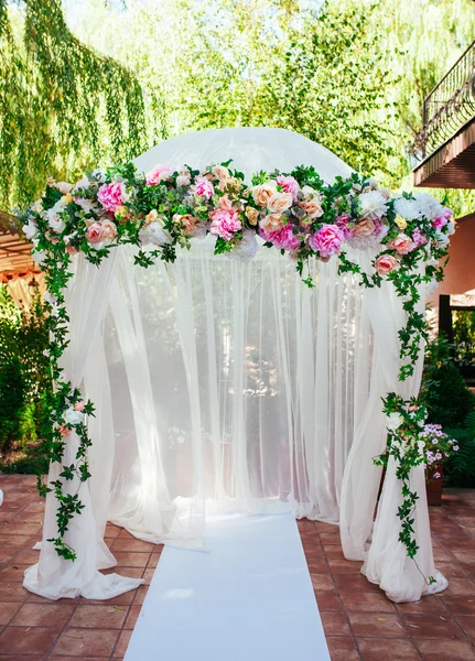 Bröllop Arch Vackert Bröllopsceremoni — Stockfoto