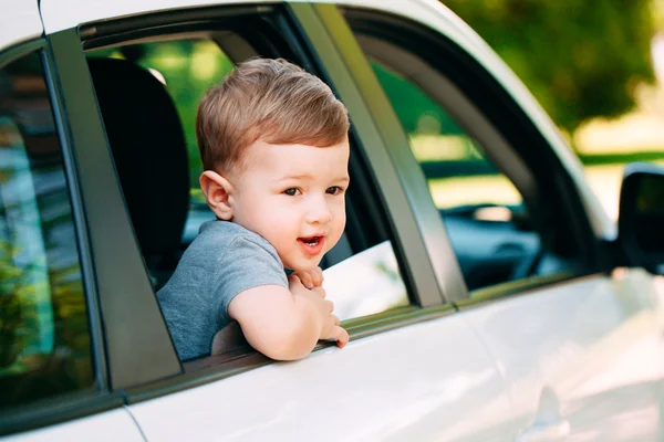 Entzückender Kleiner Junge Auto — Stockfoto