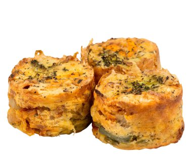 Julienne mantarı beyaz arka planda izole edilmiş.