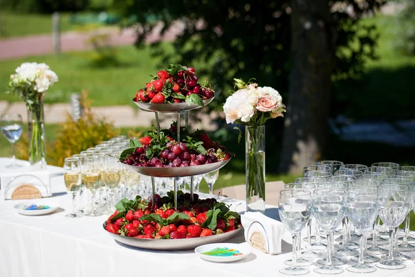 Dessert table with a large fruit composition — Stock Photo, Image