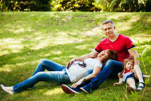 A young family, a pregnant mother, father, daughter — Stock Photo, Image