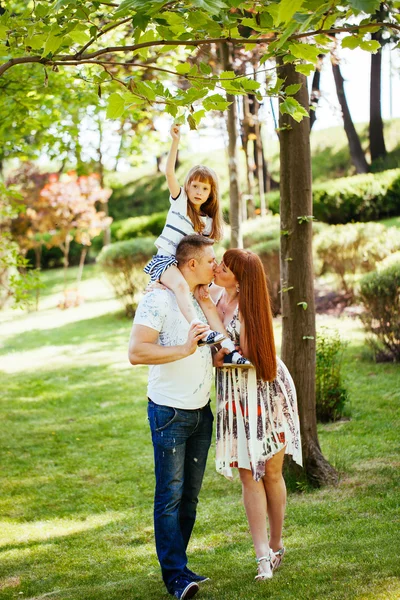 A young family, a pregnant mother, father, daughter — Stock Photo, Image