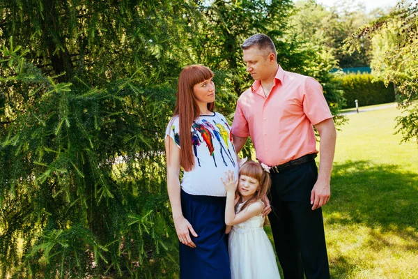 A young family, a pregnant mother, father, daughter — Stock Photo, Image