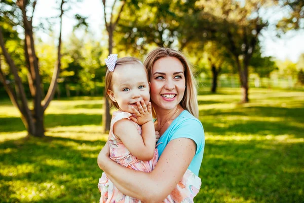 Happy mom and daughter smiling at nature. — Stock Photo, Image