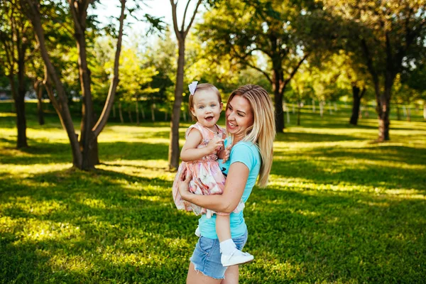 Happy mom and daughter smiling at nature. — Stock Photo, Image