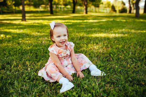 Cute little girl on the meadow in summer day. — Stock Photo, Image