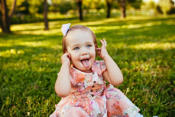 Cute little girl on the meadow in summer day. — Stock Photo, Image