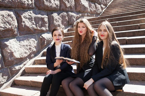 Outdoor Portrait Of High School Students On Campus — Stock Photo, Image