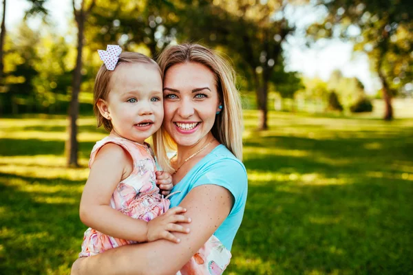 Happy mom and daughter smiling at nature. — Stock Photo, Image