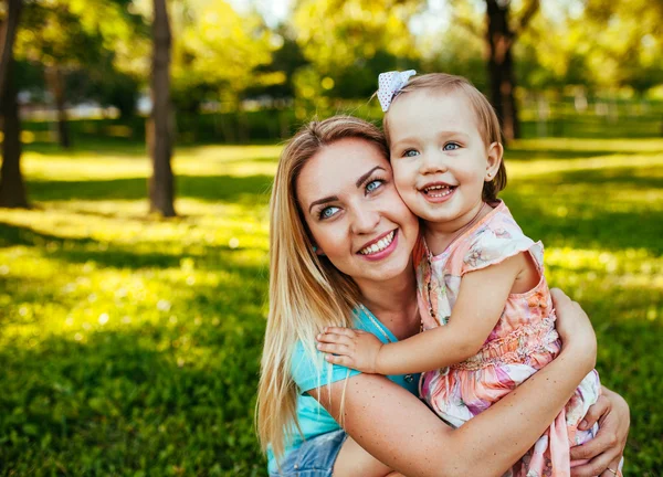 Happy mom and daughter smiling at nature. — Stock Photo, Image