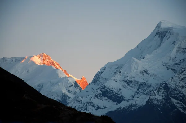 O pico da montanha himalaya — Fotografia de Stock