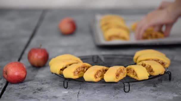 Delicious homemade apple cookies on cooling rack. — Stock Video