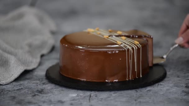 Delicious chocolate caramel peanut mousse cake with mirror glaze. — Stock Video