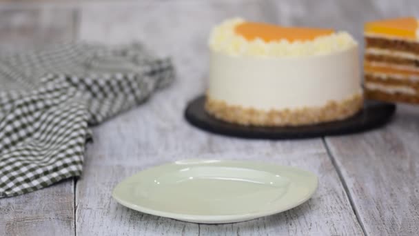 Piece of delicious carrot cake with orange jelly. — Stock Video