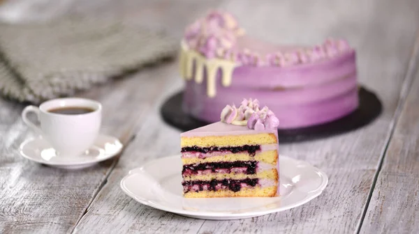 Magnifique Gâteau Savoureux Avec Crème Myrtille — Photo