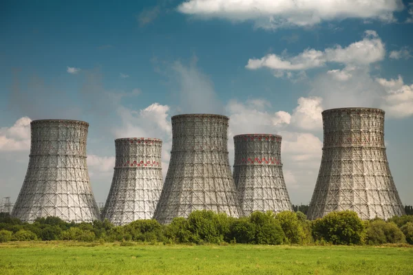 Torre de refrigeración de una central nuclear —  Fotos de Stock