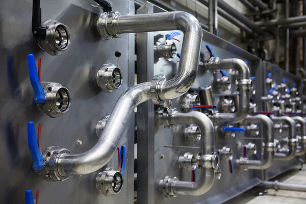 Промышленный интерьер алкогольной фабрики
