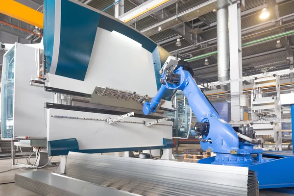 Robot installation för bockning av metall — Stockfoto