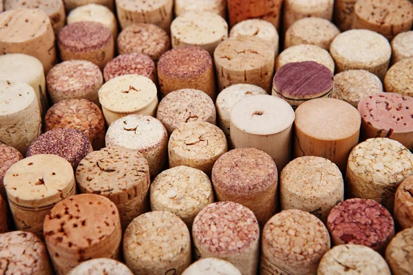 Primer plano de una pared de corchos de vino usados . — Foto de Stock