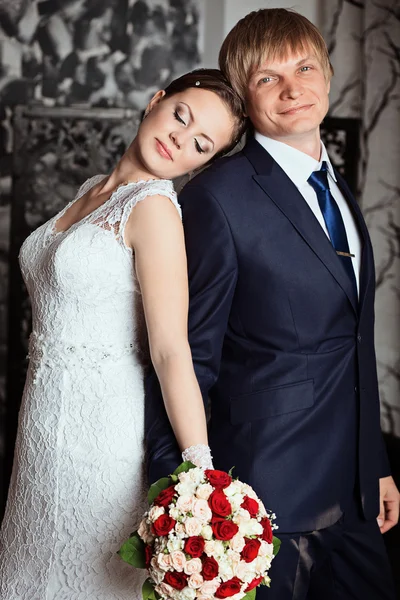 Foto de recém-casados felizes — Fotografia de Stock