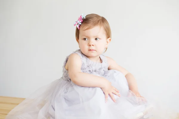 Porträt eines hübschen kleinen Mädchens — Stockfoto