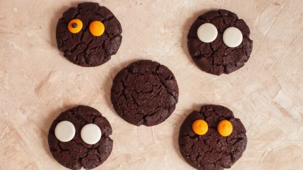 Receitas Cozinha Halloween Biscoitos Chip Hocolate Decorado Com Olhos Chocolate — Vídeo de Stock