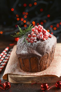 Çikolatalı pasta. Noel pastası. Tatil hazırlıkları. Noel tatlı masası. Hediye fikri.