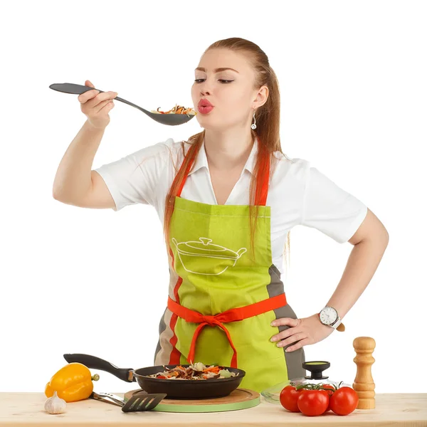 Vacker sexig ung kvinna matlagning måltid isolerad på vit bakgrunds — Stockfoto