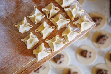 Et köfte, mantı, mantı karaciğer ile hazırlanması