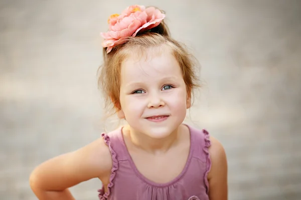 Portrait of a lovely urban little girl outdoors — Stock Photo, Image