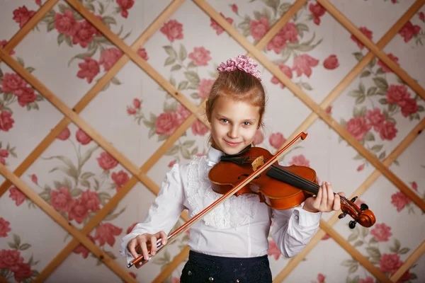 Porträtt av lilla violinisten — Stockfoto
