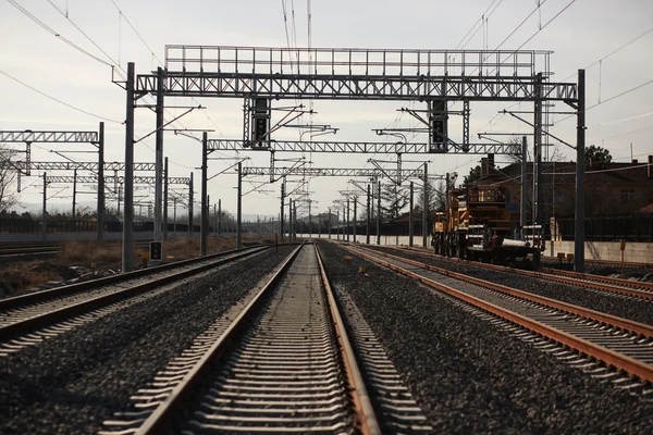  Demiryolu ve elektrik sistemleri