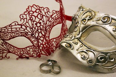 Kırmızı Venedik Maske