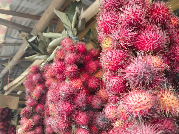 Fresh Delicious Sweet Red Rambutan Seasonal Asian Hairy Fruit Sell — Stock Photo, Image