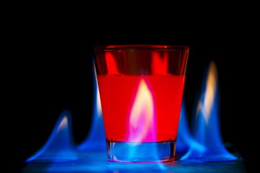 Kokteyl alev kırmızı