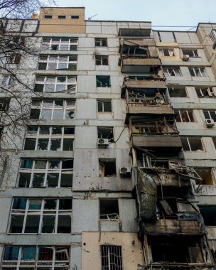 A general vertical view of the apartment building's faade after the shelling. The central balcony column was critically damaged and collapsed. The extent of the damage